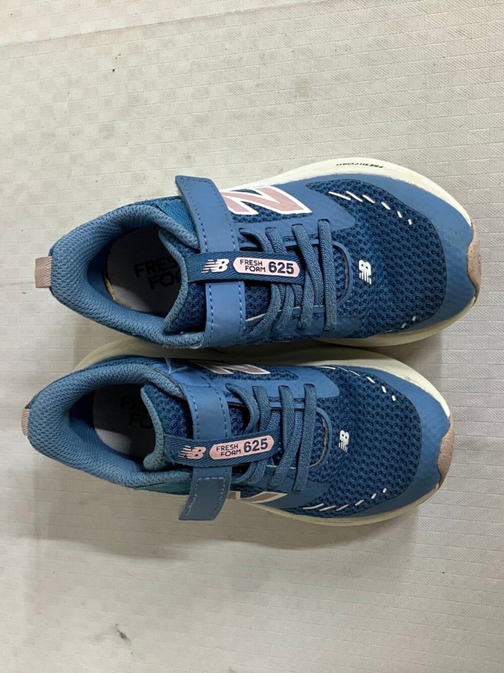 New Balance Running Shoes Unisex-Child 10.5 Blue Fresh Foam 625 V1 Hook and Loop